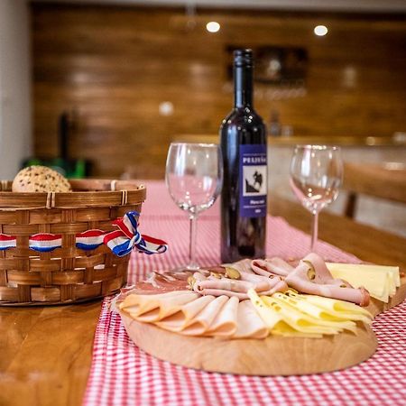 Apartmani Lara Modrus-Kuca Za Odmor Kültér fotó